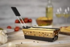 KUHN RIKON Candle Light Mini Croix Suisse, Service à Raclette, Or, Poêle à Griller Antiadhésive, Avec Bougie Chauffe-plat 17 KUHN RIKON Candle Light Mini Croix Suisse, Service à Raclette, Or, Poêle à Griller Antiadhésive, Avec Bougie Chauffe-plat -Dégustation Délicate 1200x800 13