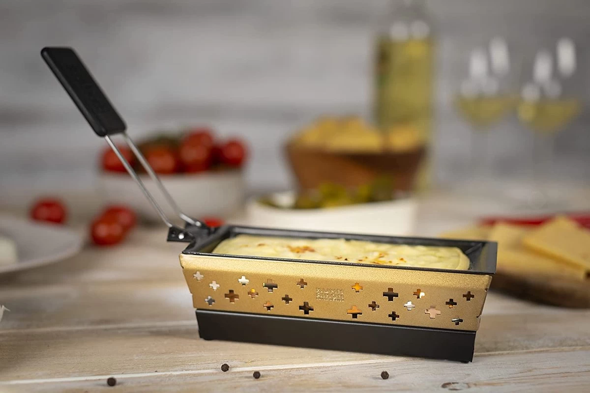 KUHN RIKON Candle Light Mini Croix Suisse, Service à Raclette, Or, Poêle à Griller Antiadhésive, Avec Bougie Chauffe-plat 5 KUHN RIKON Candle Light Mini Croix Suisse, Service à Raclette, Or, Poêle à Griller Antiadhésive, Avec Bougie Chauffe-plat – Image 3