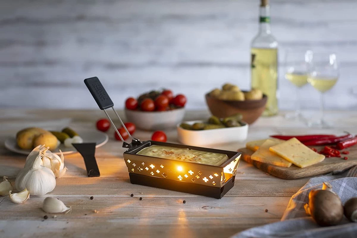 KUHN RIKON Candle Light Mini Croix Suisse, Service à Raclette, Or, Poêle à Griller Antiadhésive, Avec Bougie Chauffe-plat 6 KUHN RIKON Candle Light Mini Croix Suisse, Service à Raclette, Or, Poêle à Griller Antiadhésive, Avec Bougie Chauffe-plat – Image 4