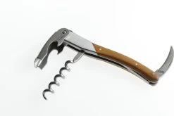 CHATEAU LAGUIOLE © MEILLEUR SOMMELIER DU MONDE - COUTEAU SOMMELIER OUVRE BOUTEILLE DE LUXE FINITION BOIS D'IF - OLIVIER POUSSIER (FRANCE) -Dégustation Délicate 1200x801