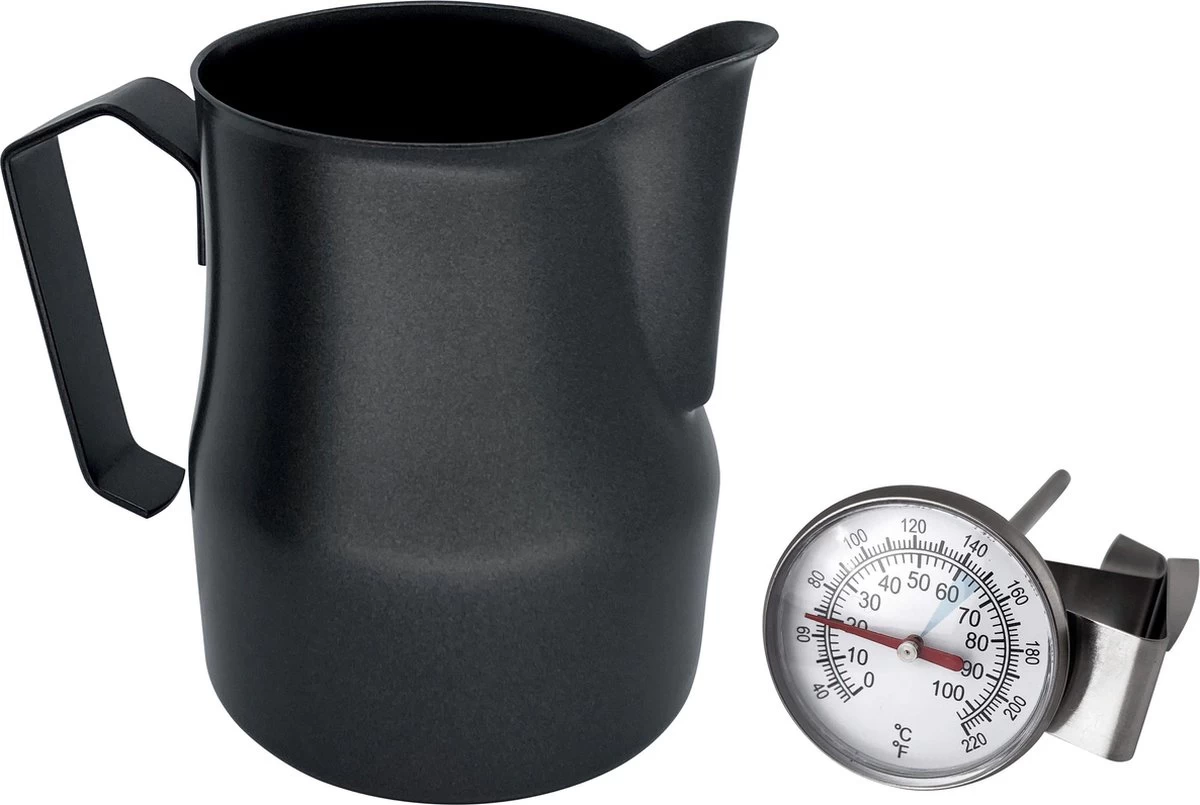 Expresso écarlate | Pot à Lait "L'Art Profi" Pour Latte Art Ou Cappuccino; En Acier Inoxydable 18/10; Pichet Barista De Haute Qualité. Noir 350 Ml 10 Expresso écarlate | Pot à Lait "L'Art Profi" Pour Latte Art Ou Cappuccino; En Acier Inoxydable 18/10; Pichet Barista De Haute Qualité. Noir 350 Ml – Image 8