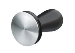 Expresso écarlate | Tamper "Nero" Pour Barista; Avec Poignée Ergonomique En Aluminium Et Base En Acier Inoxydable. Noir + Planche De Coffre 58 Mm 9 Expresso écarlate | Tamper "Nero" Pour Barista; Avec Poignée Ergonomique En Aluminium Et Base En Acier Inoxydable. Noir + Planche De Coffre 58 Mm -Dégustation Délicate 1200x852 6