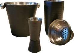 Service à Cocktail 4 Pièces Inox - Martelé - Noir - Seau à Glace - Taille - Shaker à Cocktail - Pailles En Bambou -Dégustation Délicate 1200x853 1