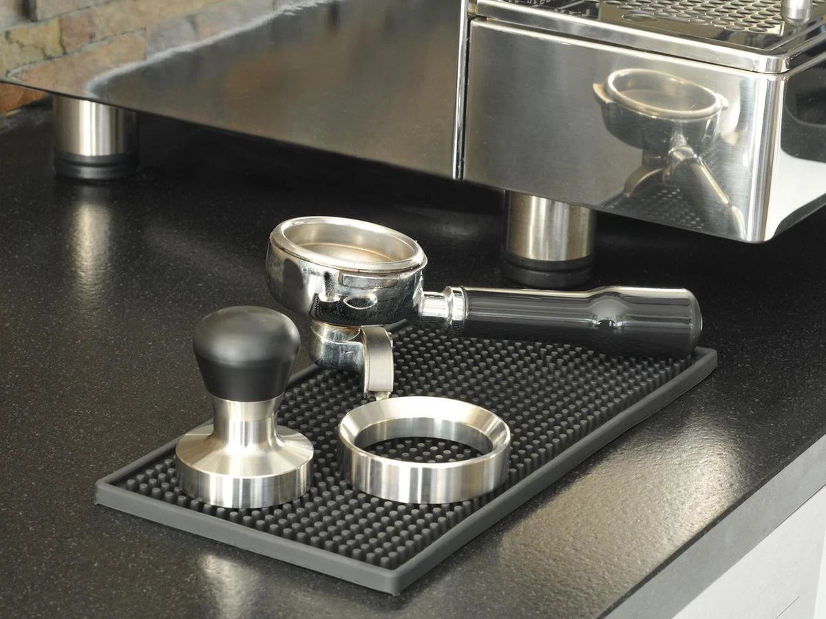 Expresso écarlate | Tampermat Et étagère "Tappetino Professional" Pour Barista, Robuste Et Pratique En Caoutchouc Naturel Robuste. Noir M 4 Expresso écarlate | Tampermat Et étagère "Tappetino Professional" Pour Barista, Robuste Et Pratique En Caoutchouc Naturel Robuste. Noir M – Image 2