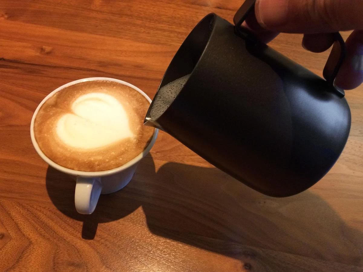 Expresso écarlate | Pot à Lait "L'Art Modern Anthrazit" Pour Latte Art Ou Cappuccino; En Acier Inoxydable 18/10 Avec Revêtement Antiadhésif (intérieur Et Extérieur); Pichet Barista De Haute Qualité. 600 Ml 4 Expresso écarlate | Pot à Lait "L'Art Modern Anthrazit" Pour Latte Art Ou Cappuccino; En Acier Inoxydable 18/10 Avec Revêtement Antiadhésif (intérieur Et Extérieur); Pichet Barista De Haute Qualité. 600 Ml – Image 2