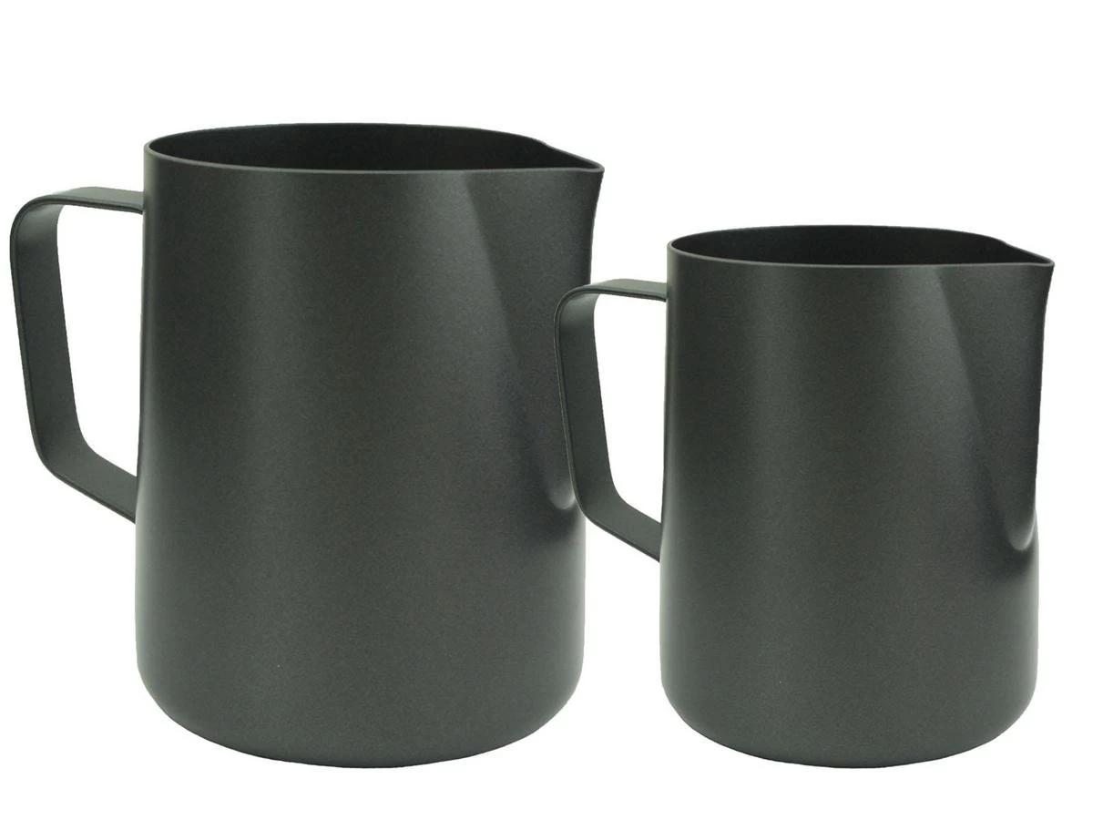 Expresso écarlate | Pot à Lait "L'Art Modern Anthrazit" Pour Latte Art Ou Cappuccino; En Acier Inoxydable 18/10 Avec Revêtement Antiadhésif (intérieur Et Extérieur); Pichet Barista De Haute Qualité. 600 Ml 5 Expresso écarlate | Pot à Lait "L'Art Modern Anthrazit" Pour Latte Art Ou Cappuccino; En Acier Inoxydable 18/10 Avec Revêtement Antiadhésif (intérieur Et Extérieur); Pichet Barista De Haute Qualité. 600 Ml – Image 3