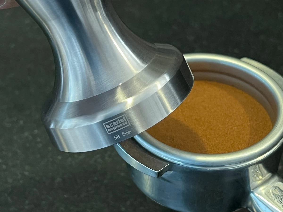 Expresso écarlate | Tamper "Solido Affilato" En Acier Inoxydable à Bord Tranchant Usiné CNC Avec Précision, En Acier Inoxydable, Bourreur De Profit Solide Acier Inoxydable 58,5 Mm 4 Expresso écarlate | Tamper "Solido Affilato" En Acier Inoxydable à Bord Tranchant Usiné CNC Avec Précision, En Acier Inoxydable, Bourreur De Profit Solide Acier Inoxydable 58,5 Mm – Image 2