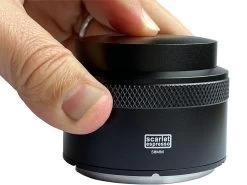 Expresso écarlate | Tamper " Grande Livello" à Alignement Automatique, Palet De Café 100% Droit, Un Jeu D'enfant ! Noir 58 Mm -Dégustation Délicate 1200x900 96