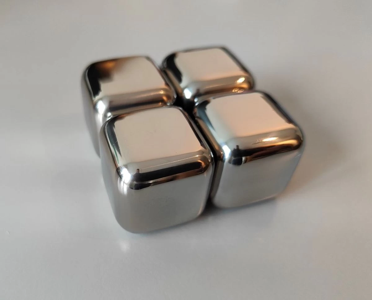 Sparq Home - Cubes à Whisky RvS - Pierres à Whisky - Ensemble De 4 Pièces - Pierres à Whisky - Pierres à Whisky - Glaçons - Cadeau - Noël 10 Sparq Home - Cubes à Whisky RvS - Pierres à Whisky - Ensemble De 4 Pièces - Pierres à Whisky - Pierres à Whisky - Glaçons - Cadeau - Noël – Image 8