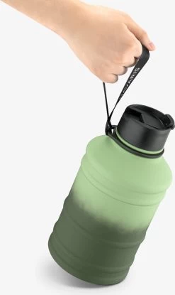 Bouteille D'eau En Acier Inoxydable à Simple Paroi Navaris - Gourde - 2L - Bouteille En Acier Inoxydable Extra Large Avec Bouchon à Boire - Idéal Pendant Le Sport - Sans BPA 17 Bouteille D'eau En Acier Inoxydable à Simple Paroi Navaris - Gourde - 2L - Bouteille En Acier Inoxydable Extra Large Avec Bouchon à Boire - Idéal Pendant Le Sport - Sans BPA -Dégustation Délicate 715x1200 3