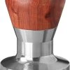 Expresso écarlate | Tamper "Passion" Pour Barista; Avec Poignée Ergonomique En PVC Ou En Bois Précieux De Votre Choix Et Base En Acier Inoxydable De Précision. Bois De Santal Rouge 51 Mm 1 Expresso écarlate | Tamper "Passion" Pour Barista; Avec Poignée Ergonomique En PVC Ou En Bois Précieux De Votre Choix Et Base En Acier Inoxydable De Précision. Bois De Santal Rouge 51 Mm -Dégustation Délicate 751x1200