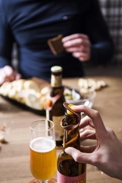 Marqueur Et Bouchon Pour Bouteille De Bière VacuVin - Cuir - Lot De 6 -Dégustation Délicate 799x1200 5