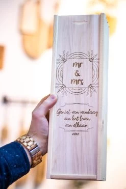 TextTim.nl Boîte à Vin Gravée En Bois Cadeau De Mariage - Cadeau Durable - Cadeau Pour Homme / Femme - Vin - Cadeau De Mariage