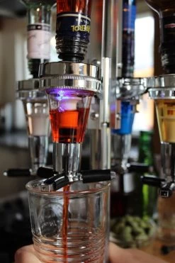 Carrousel De Distributeur De Shot Du Butler 4 De United Entertainment Bar Avec Des Lumières Menées -Dégustation Délicate 800x1200 37