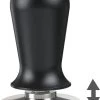 Expresso écarlate | Tamper "Perfetto" Pour Barista; Calibré à Une Pression De Contact De 35 Lb; Avec Manche En Aluminium Ou En Bois Fin Et Base En Acier Inoxydable De Précision. Noir 58,5 Mm -Dégustation Délicate 810x1200
