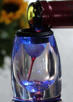 United Entertainment - Carafe à Vin Magique Avec éclairage LED 13 United Entertainment - Carafe à Vin Magique Avec éclairage LED -Dégustation Délicate 864x1200
