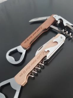 Veux-tu être Ma Marraine-tire-bouchon-bois-gravure-laser-personnaliser-question-ouvre-bouteille 10 Veux-tu être Ma Marraine-tire-bouchon-bois-gravure-laser-personnaliser-question-ouvre-bouteille -Dégustation Délicate 899x1200 12