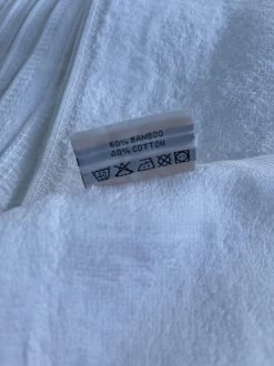 Coffret XL Moët & Chandon - Seau à Champagne XL, Petit Seau Avec Cuillère à Glace, 6 Verres, Serviette De Plage 100cm X 180cm -Dégustation Délicate 899x1200 24