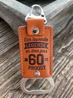 Ouvre-bouteille Avec Le Texte; Une Légende Vivante Et Alors Seulement 60/60 Ans / Fête Des Pères / Papa / Grand-père / Frère / Anniversaire / Fête / Cadeau / Cool / Ouvre-bière / Ouvre-bière