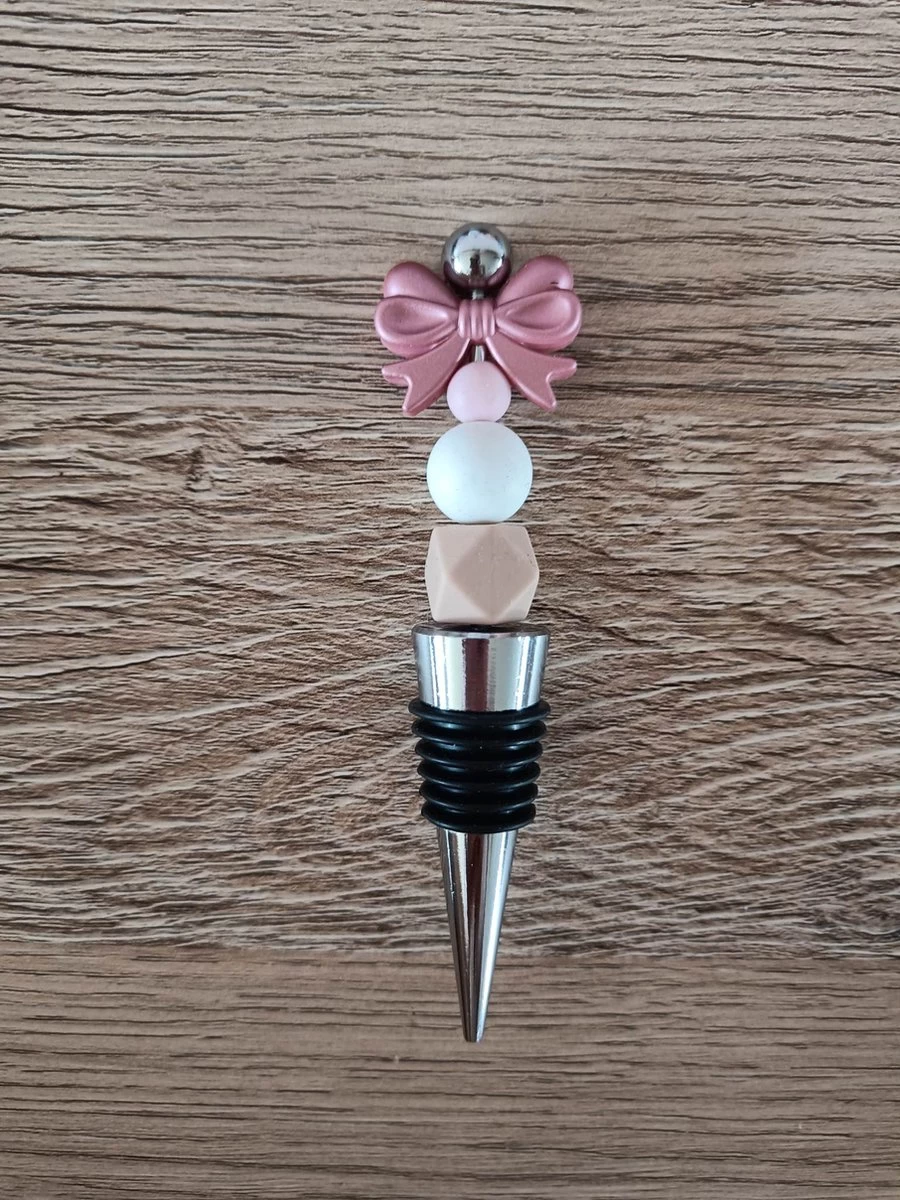 Bouchon à Vin Noeud Rose - Bouchon à Vin Personnalisé - Cadeau - Acier Inoxydable - 1 Pièce - Billes De Silicone 4 Bouchon à Vin Noeud Rose - Bouchon à Vin Personnalisé - Cadeau - Acier Inoxydable - 1 Pièce - Billes De Silicone – Image 2